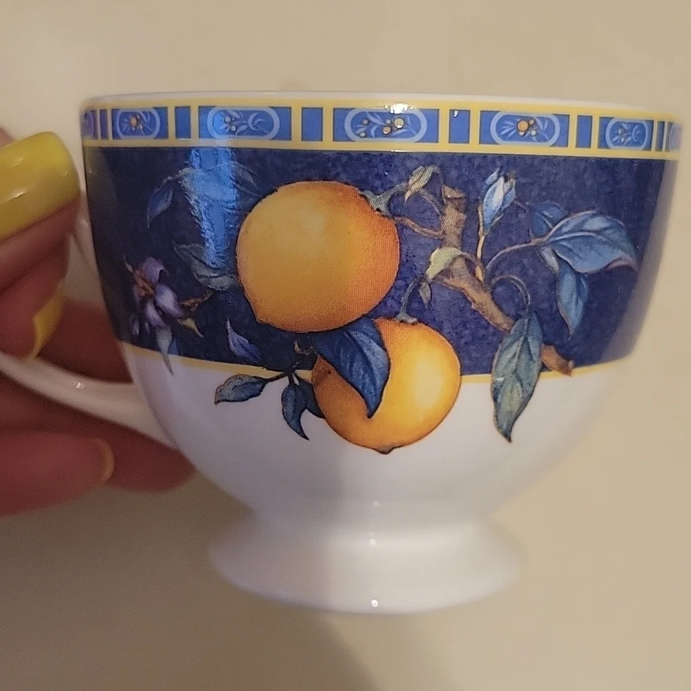 Wedgwood‎ vintage bone china Citron teacups. Like new.